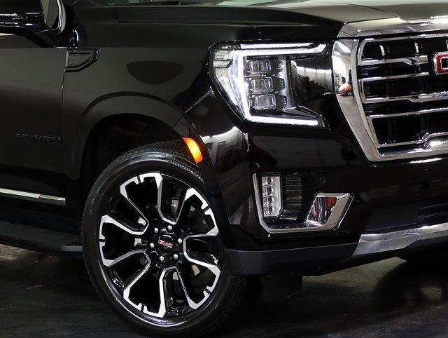 Used 2023 GMC Yukon XL SLT w/ SLT Premium Package image 8