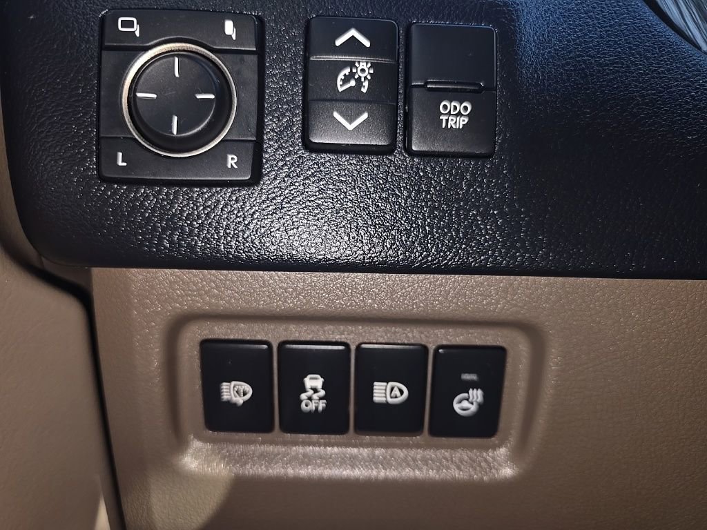 Used 2023 Lexus GX 460 Premium w/ Accessory Package image 12