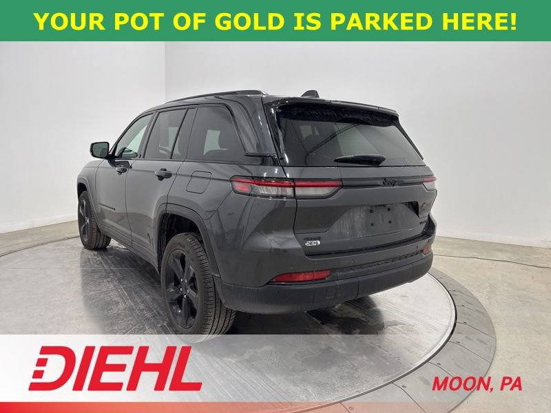 Used 2025 Jeep Grand Cherokee Limited w/ Black Appearance Package image 5