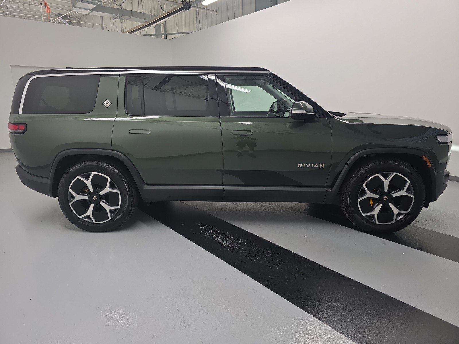 Used 2024 Rivian R1S Adventure AWD/4WD image 6