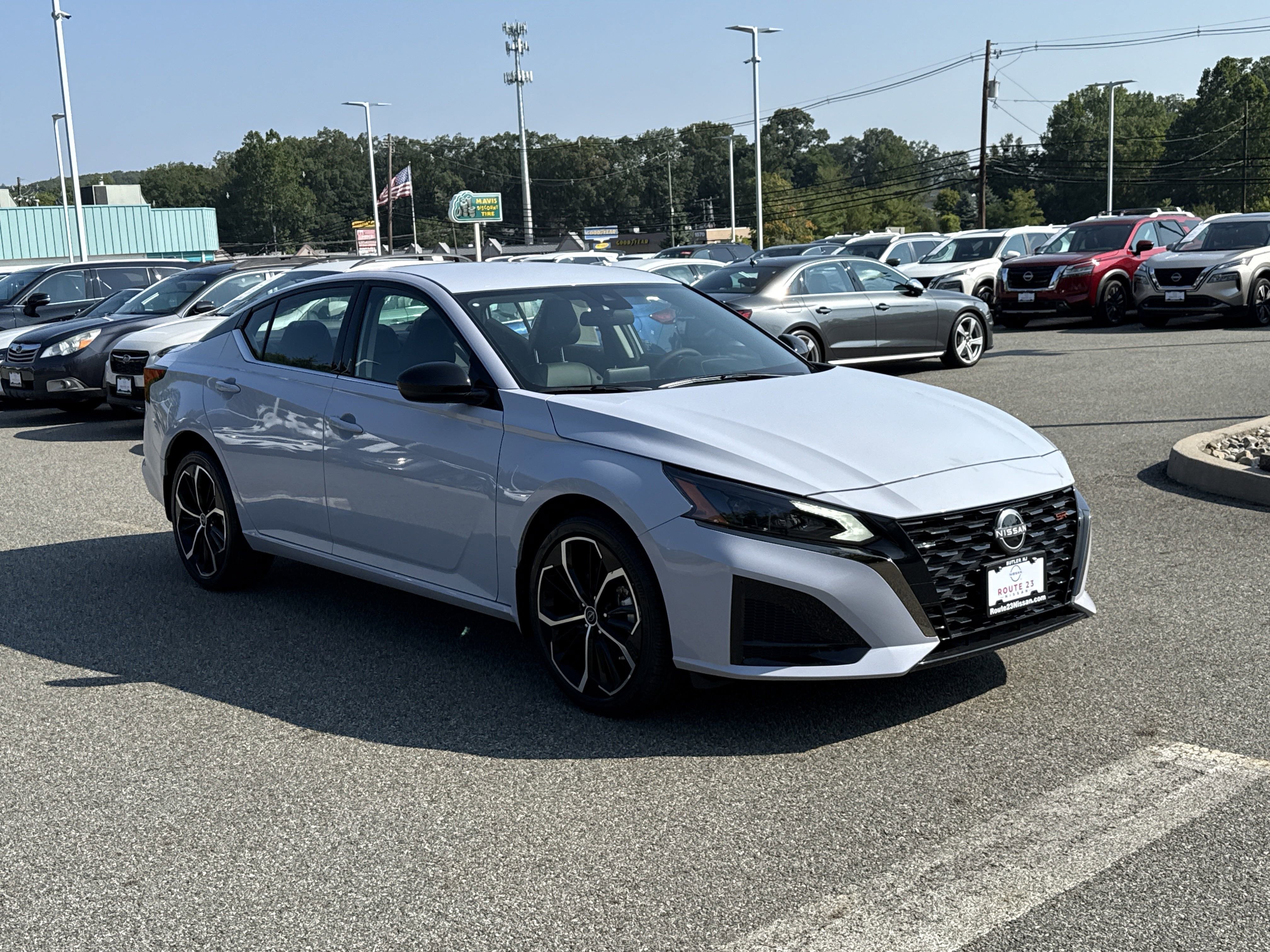 New 2025 Nissan Altima 2.5 SR image 2