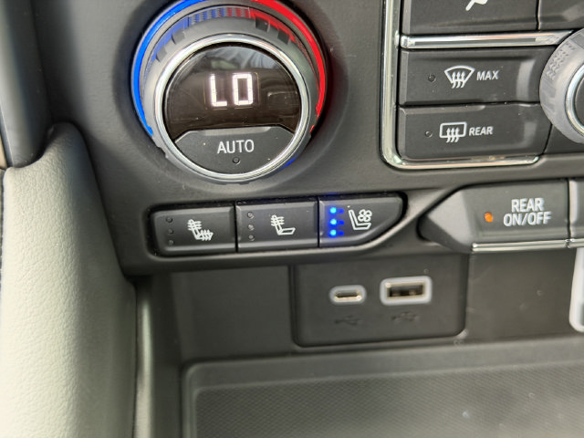 Used 2022 Chevrolet Suburban High Country RWD image 30