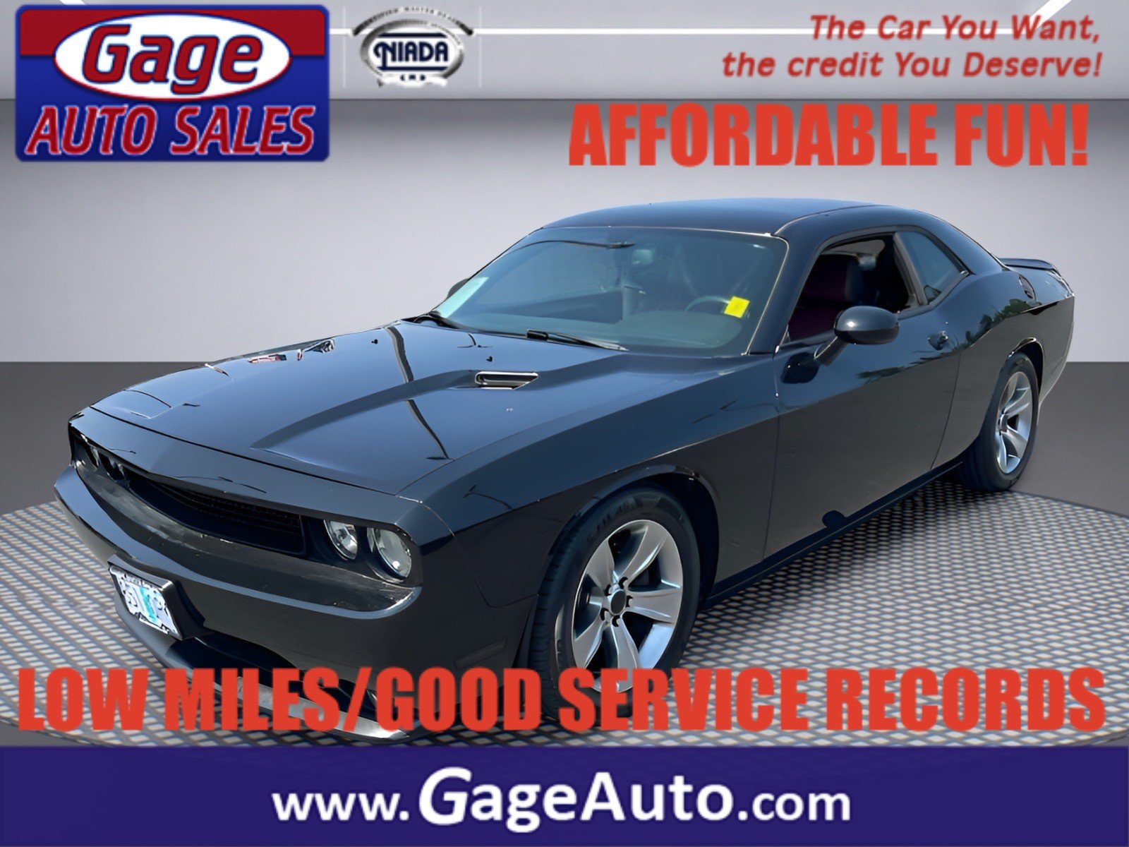 Used 2013 Dodge Challenger SXT RWD image 1