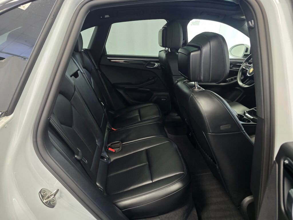 Certified 2024 Porsche Macan image 25