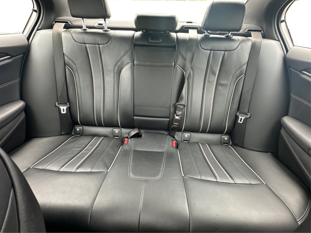 Used 2019 BMW 540i w/ Executive Package image 22