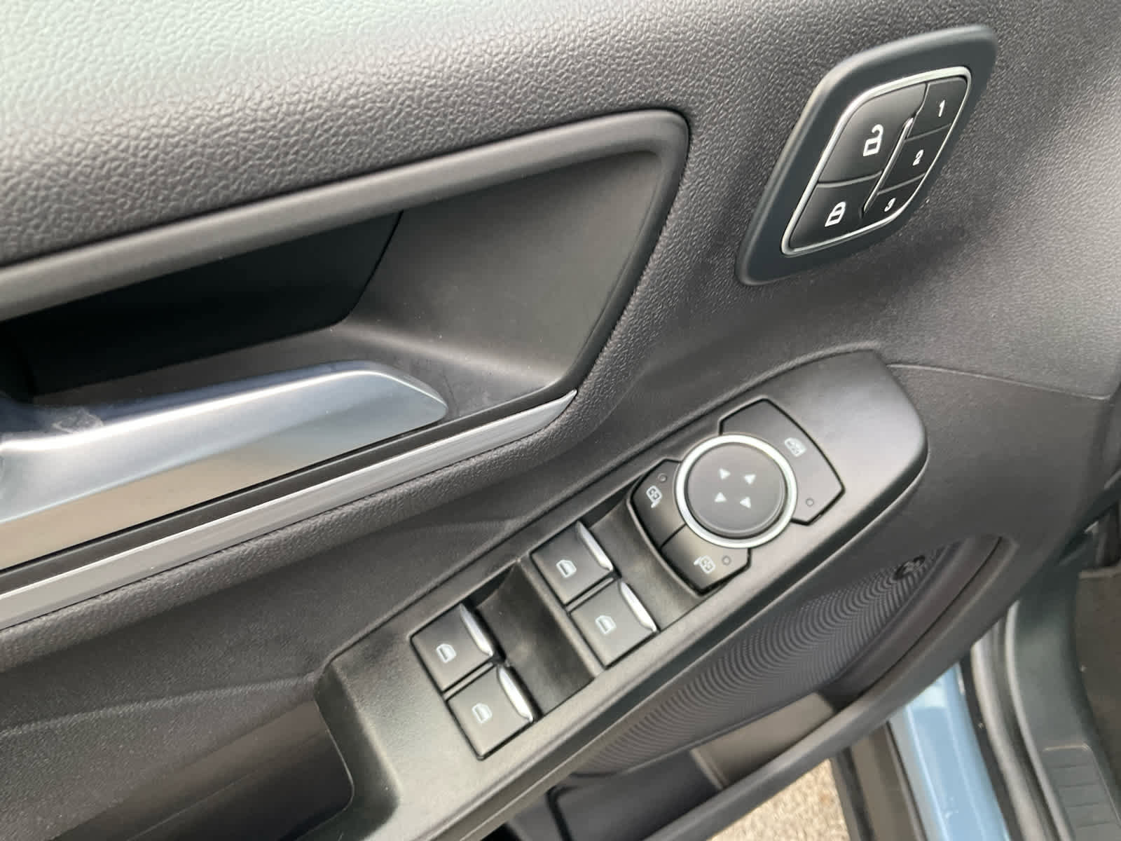 Used 2023 Ford Escape SE w/ PHEV Premium Package image 16