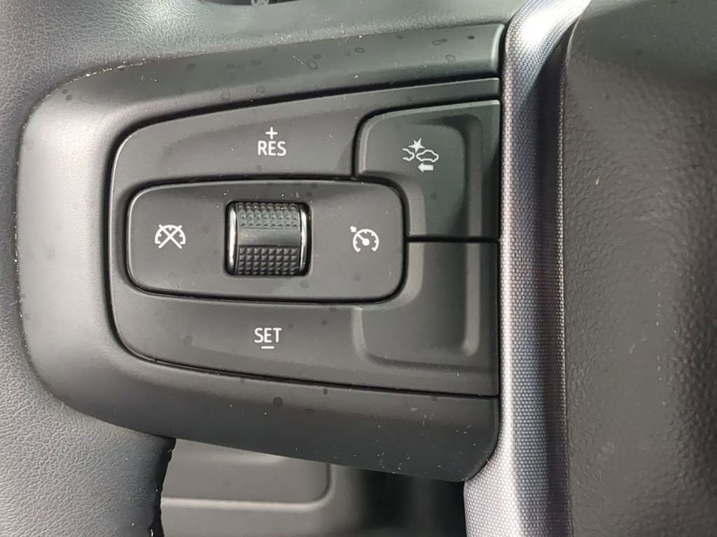 Used 2023 GMC Yukon SLE image 32