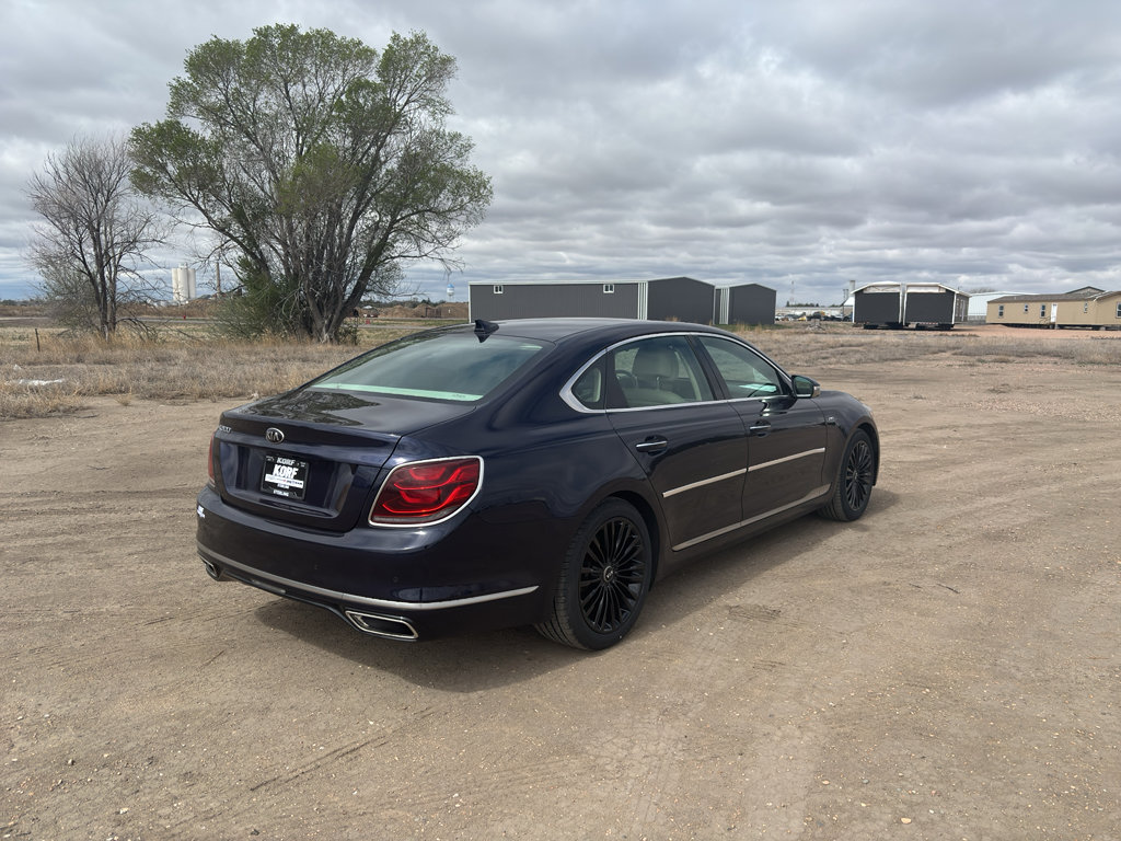 Used 2019 Kia K900 Luxury image 4