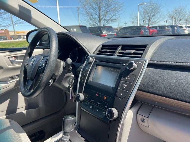 Used 2016 Toyota Camry LE FWD image 29