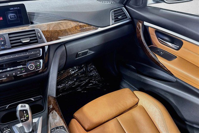Used 2018 BMW 330e w/ Premium Package RWD image 22