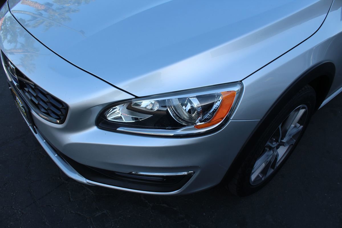 Used 2018 Volvo V60 T5 Cross Country AWD/4WD image 10