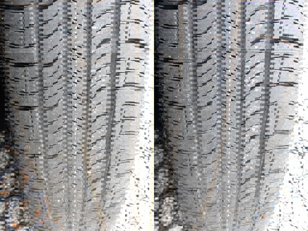 Used 2023 Chevrolet Bolt LT w/ Infotainment Package image 37