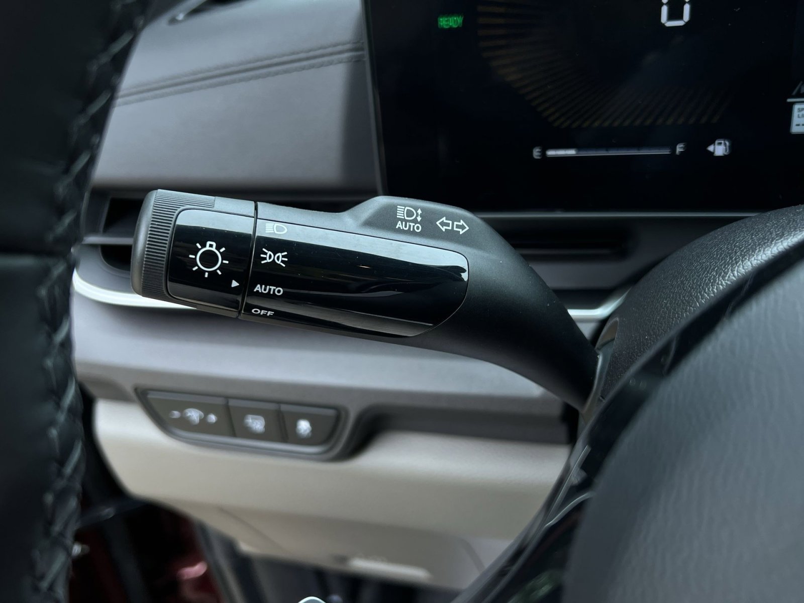 Used 2025 Kia Carnival EX FWD image 35