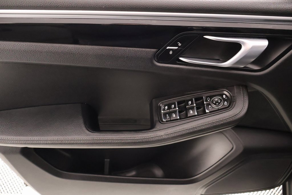 Used 2018 Porsche Macan image 15