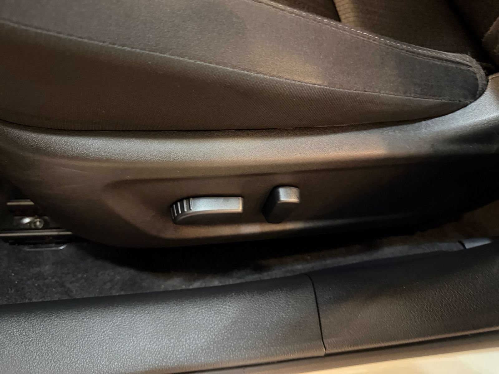 Used 2025 Nissan Altima 2.5 SV FWD image 21