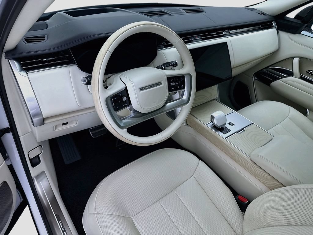Used 2024 Land Rover Range Rover SV AWD/4WD image 9