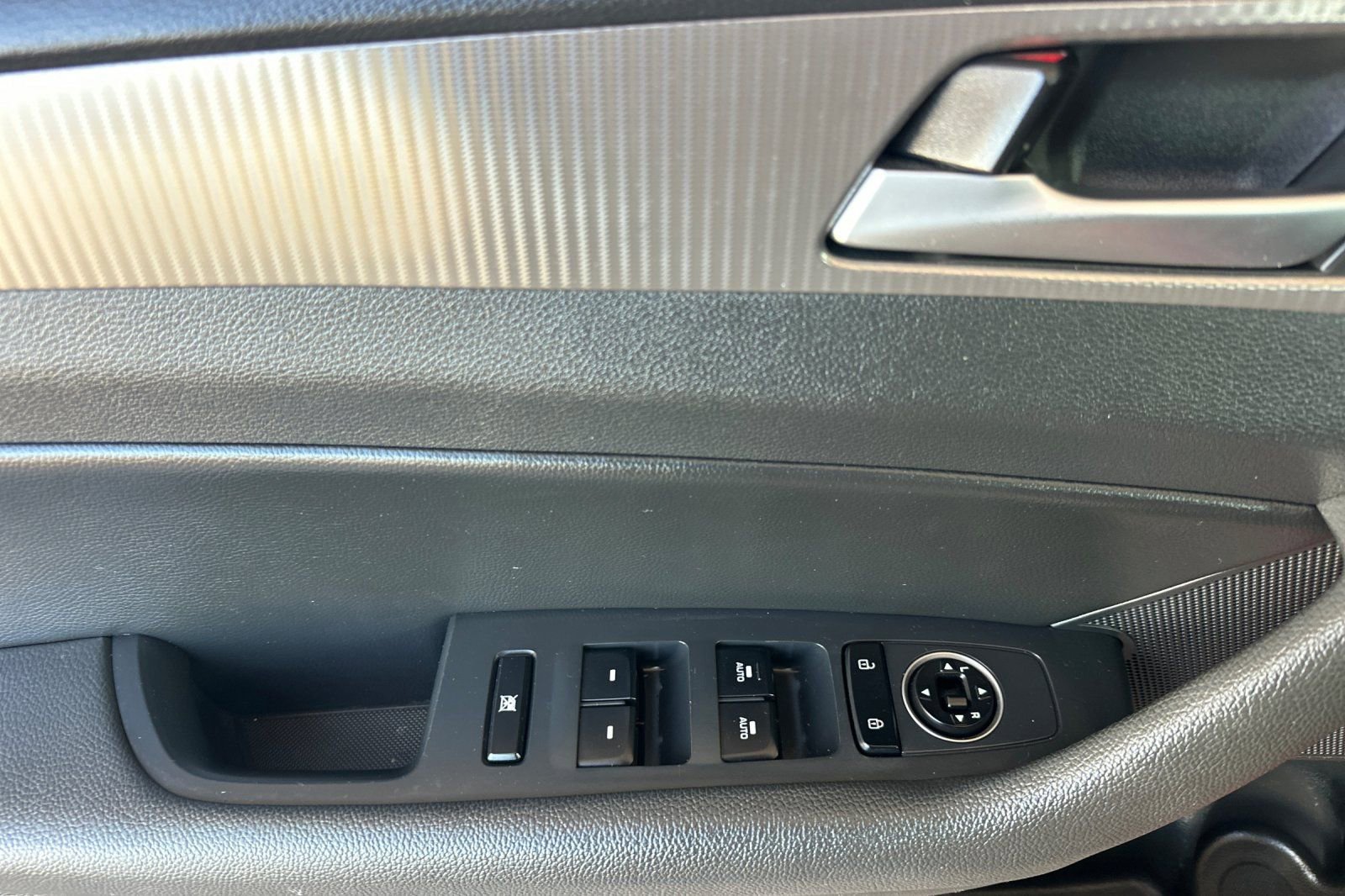 Used 2018 Hyundai Sonata Limited image 8