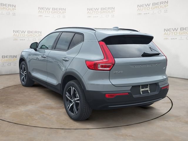 New 2026 Volvo XC40 B5 Core w/ Climate Package AWD/4WD image 3
