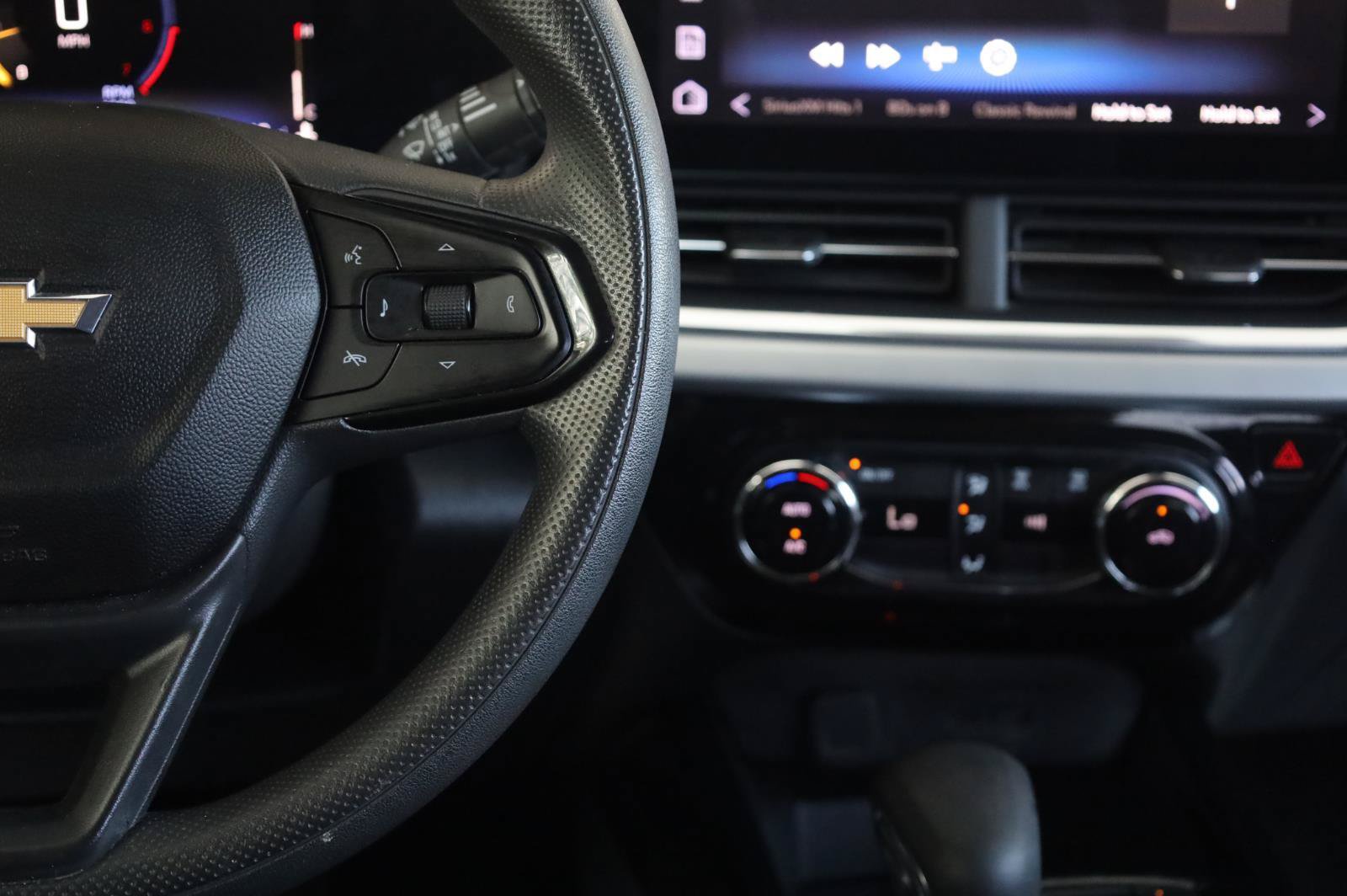 Used 2024 Chevrolet Trax LT FWD image 32