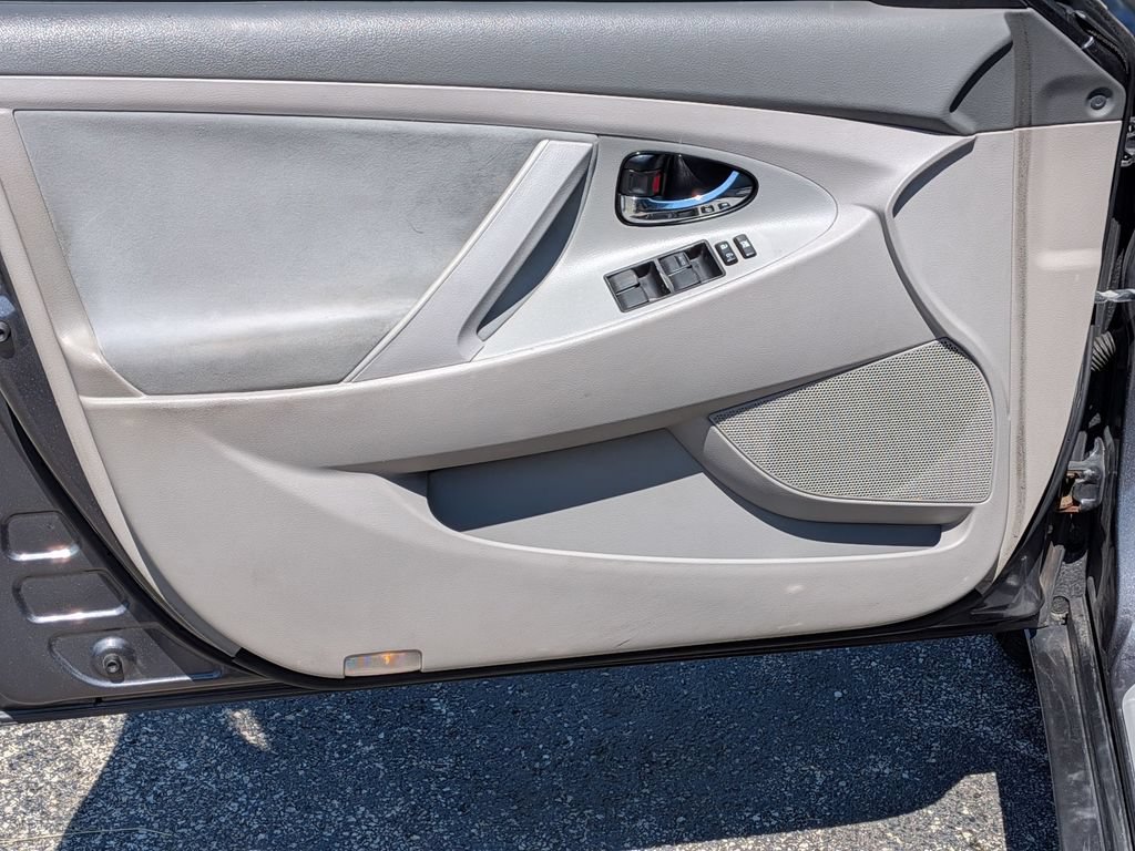 Used 2009 Toyota Camry FWD image 16