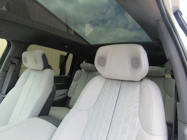 New 2025 Cadillac Escalade IQ Sport 1 w/ LPO, ONYX Package image 8