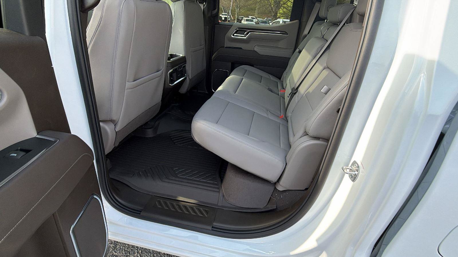 New 2026 Chevrolet Silverado 1500 LTZ w/ LTZ Premium Package AWD/4WD image 17