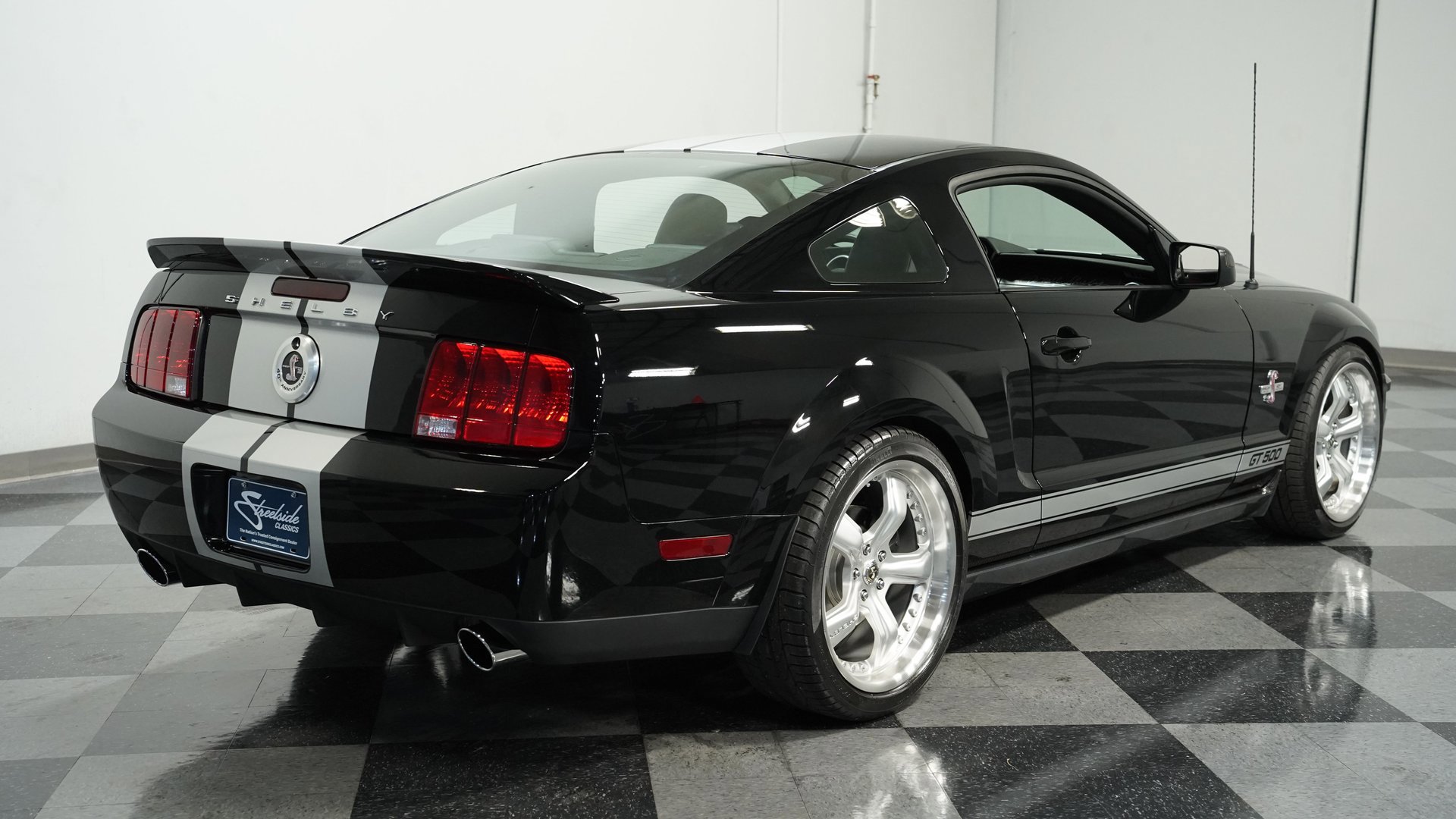 Used 2007 Ford Mustang Shelby GT500 RWD image 11