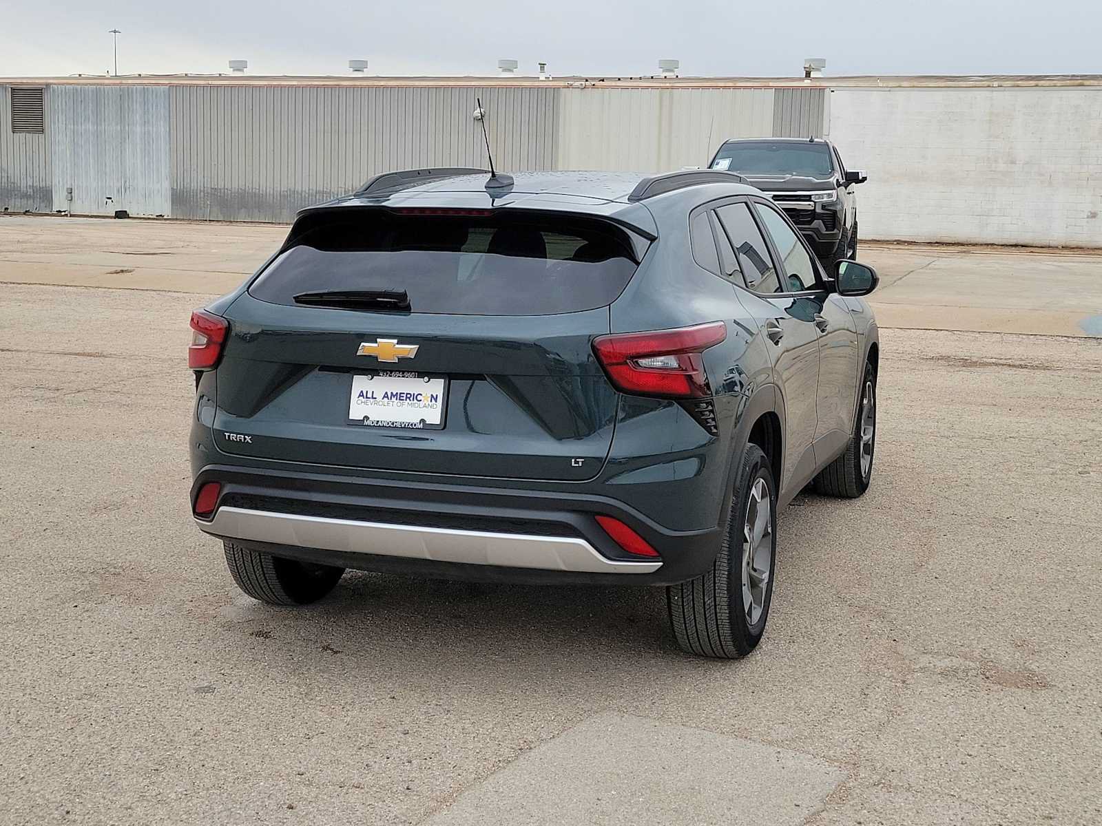 Used 2025 Chevrolet Trax LT FWD image 8