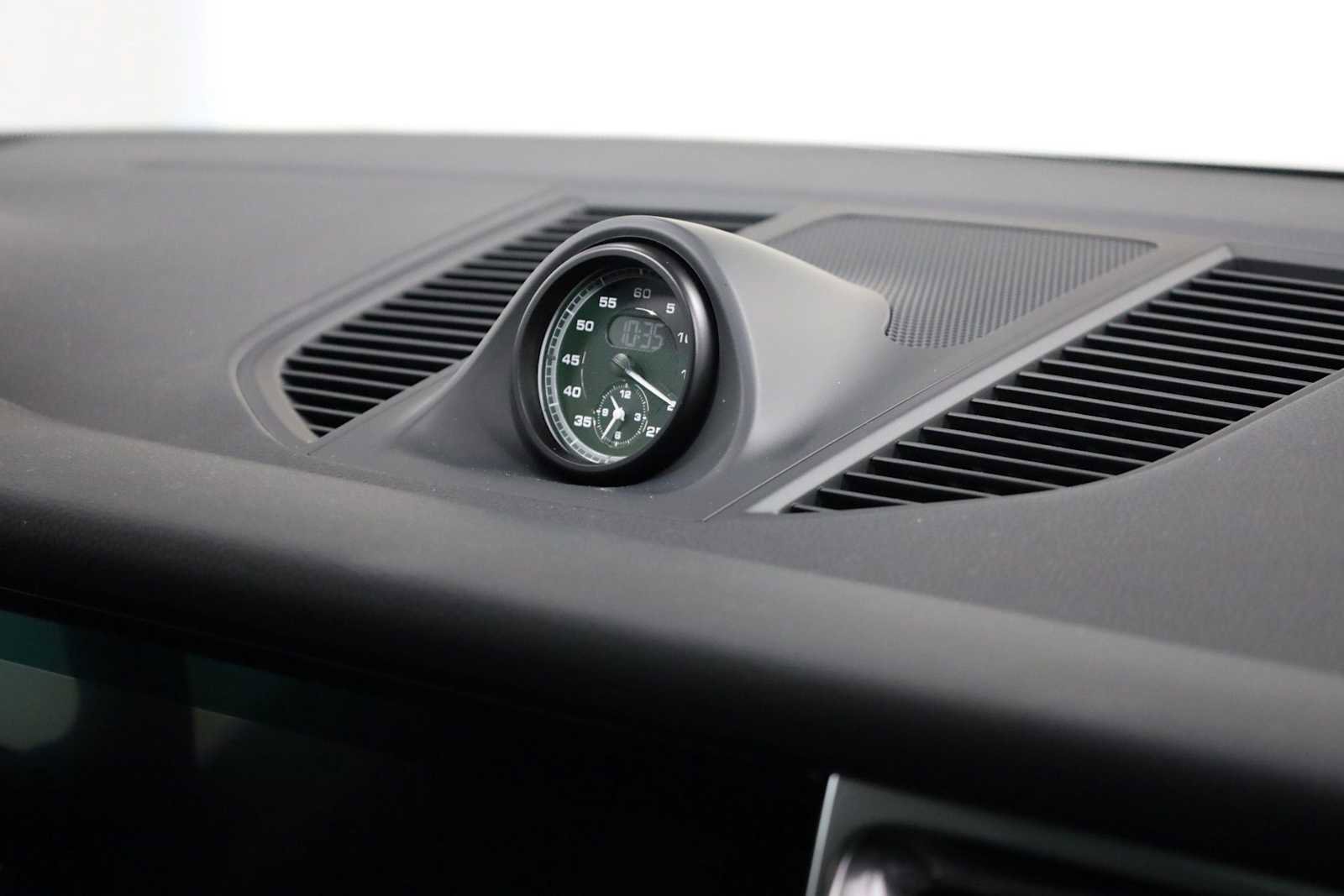 New 2026 Porsche Macan image 23