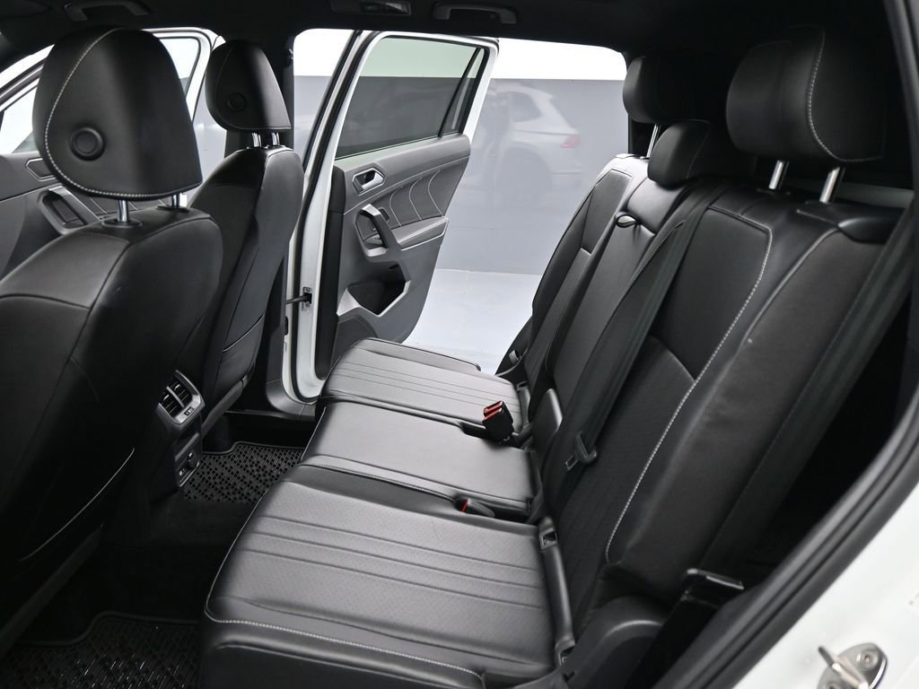 Used 2022 Volkswagen Tiguan SE R-Line FWD image 17