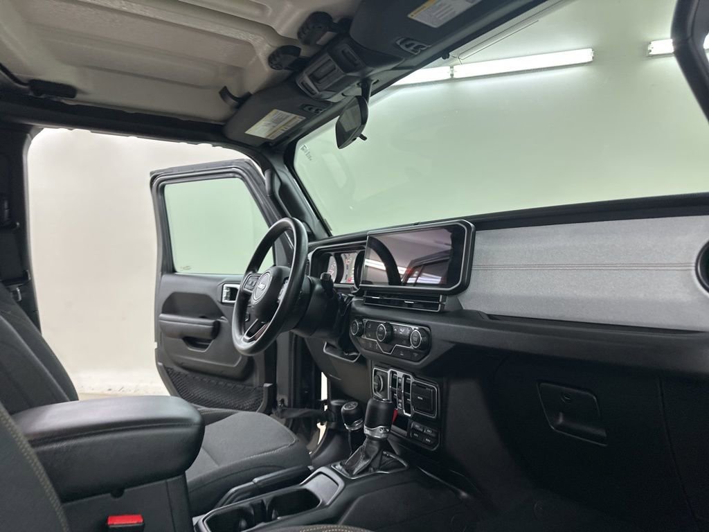 Used 2025 Jeep Gladiator Sport image 19