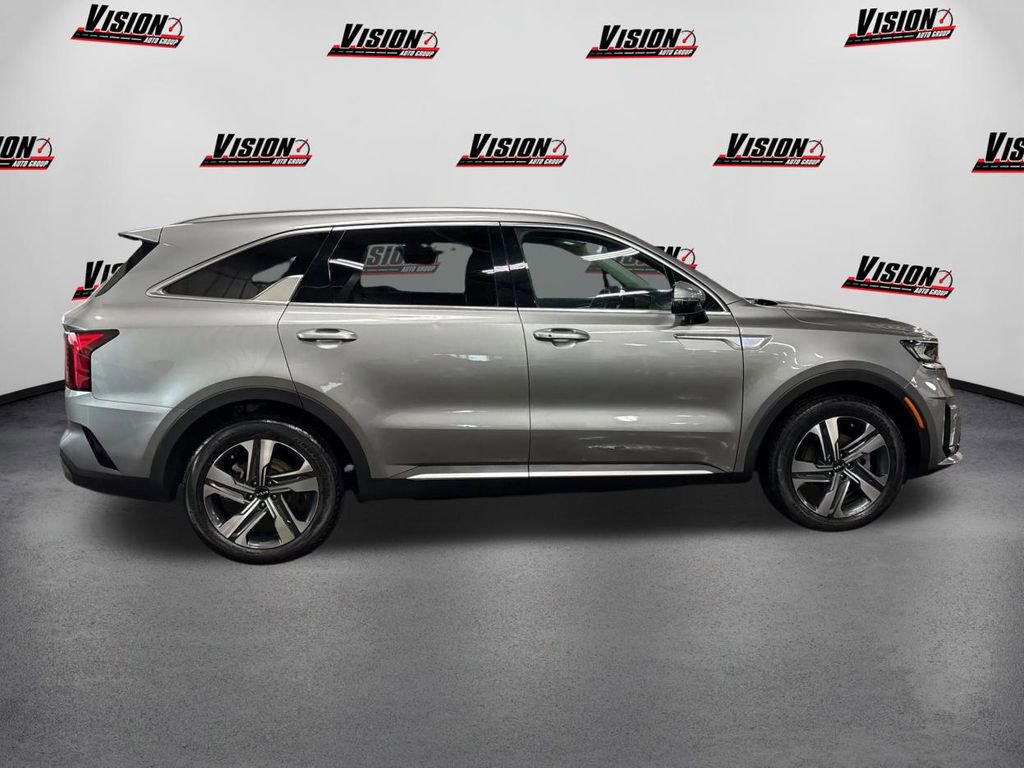 Certified 2023 Kia Sorento EX image 4