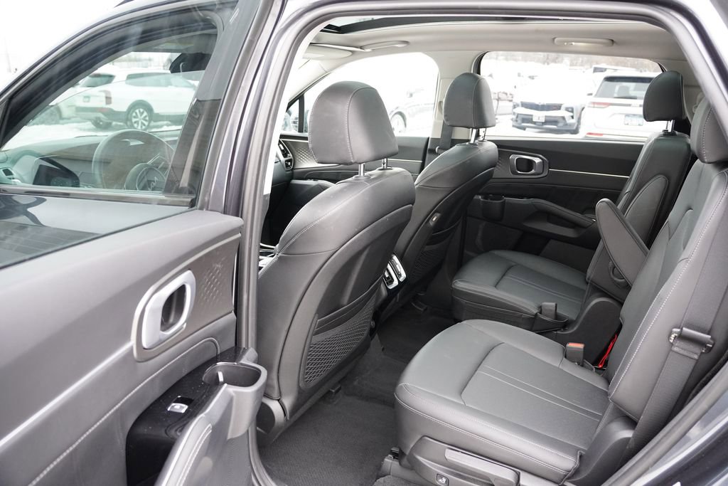 Certified 2022 Kia Sorento SX image 18