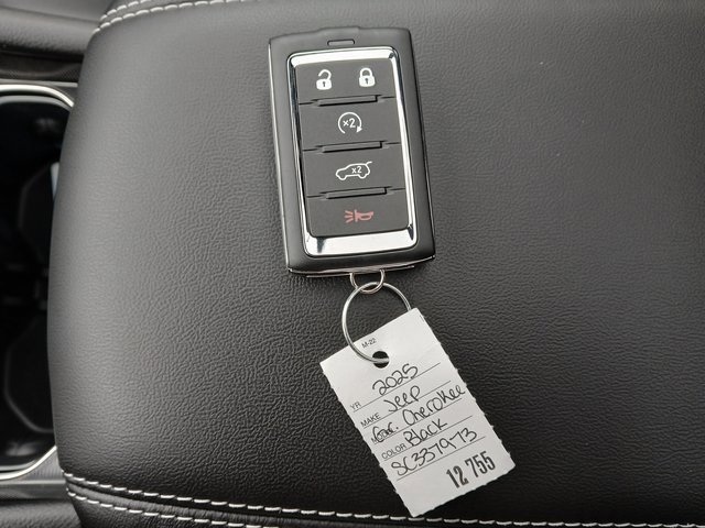 New 2025 Jeep Grand Cherokee Limited w/ Black Appearance Package image 24