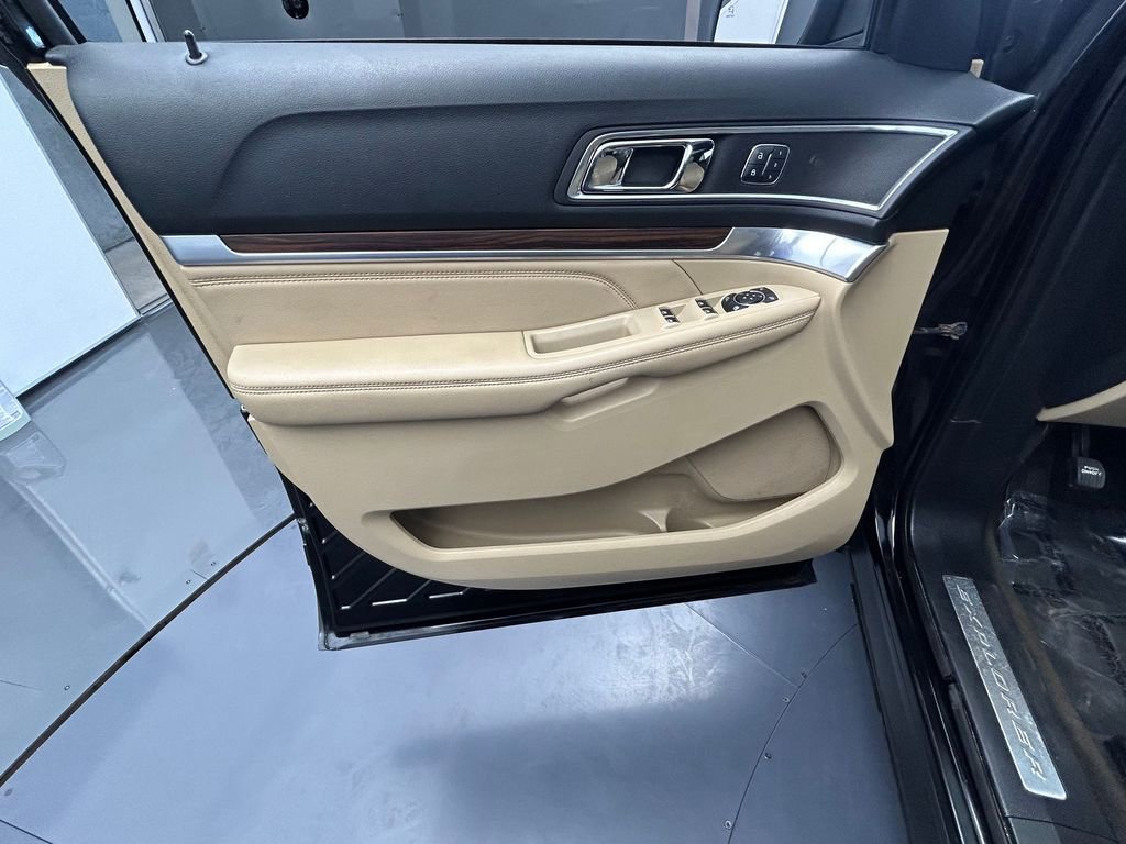 Used 2017 Ford Explorer Limited image 14
