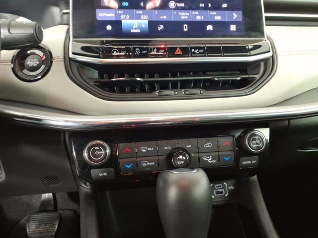 Used 2024 Jeep Compass Limited image 23