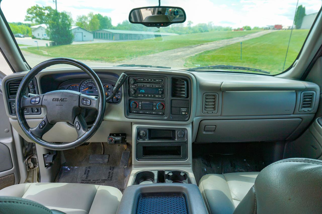Used 2005 GMC Sierra 2500 SLT w/ Heavy-Duty Power Package AWD/4WD image 10