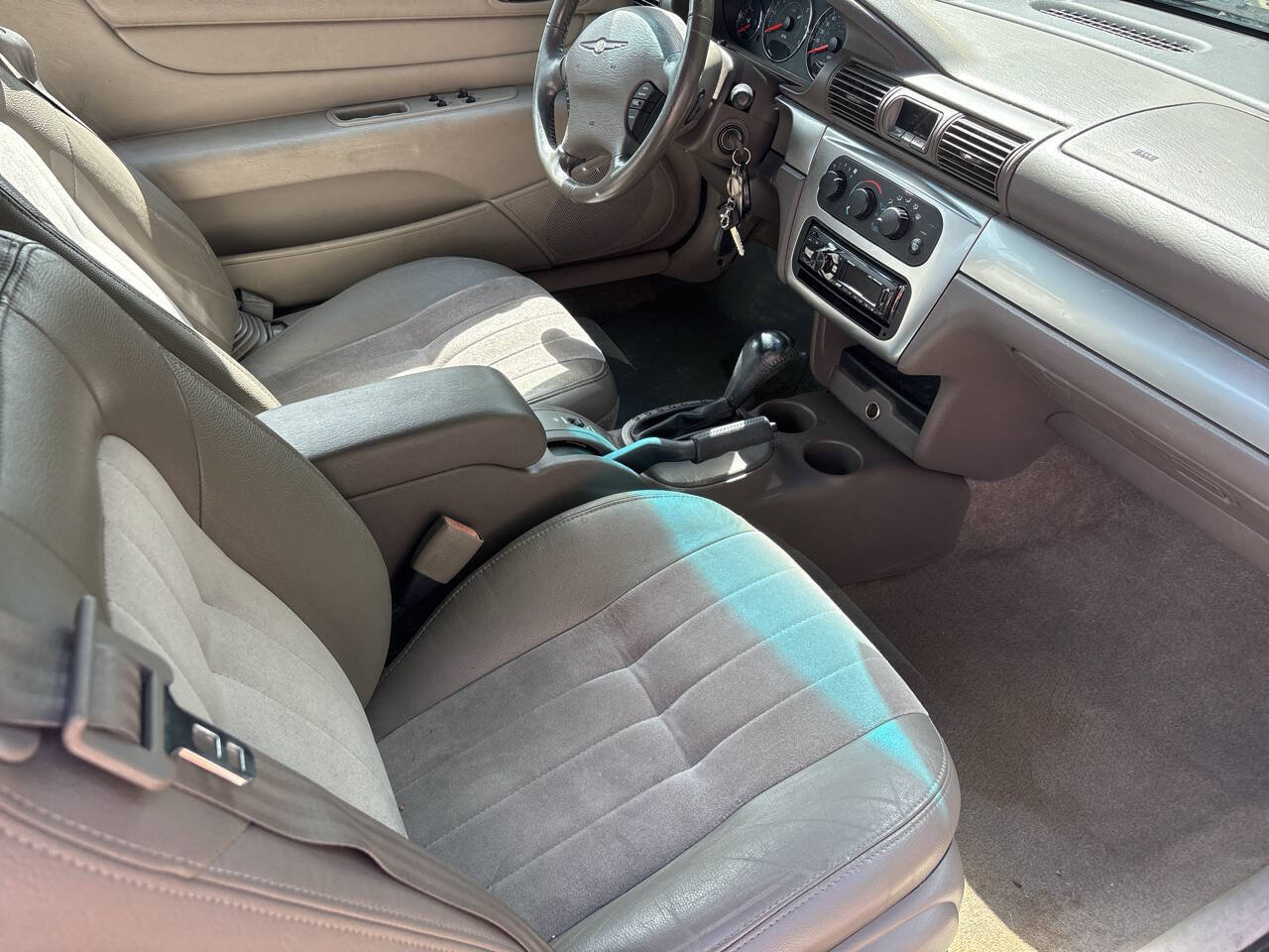 Used 2005 Chrysler Sebring Touring FWD image 8