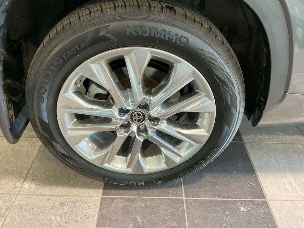 Used 2023 Toyota Highlander Limited AWD/4WD image 6