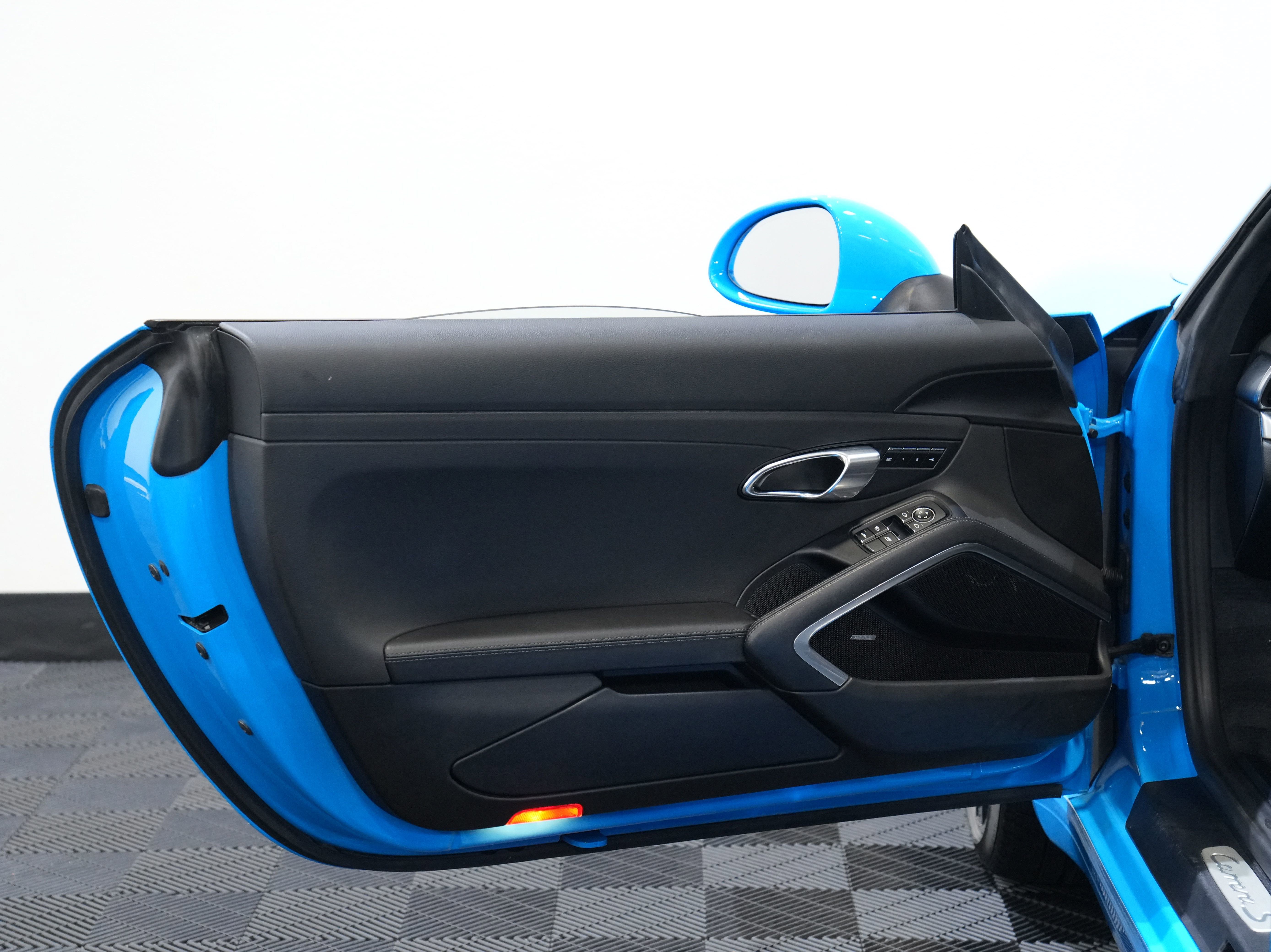 Used 2017 Porsche 911 Carrera S image 22