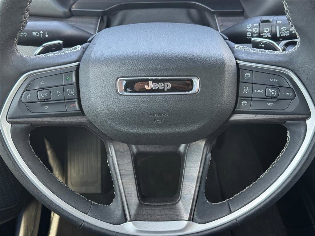 Used 2025 Jeep Grand Cherokee Limited 4xe AWD/4WD image 15