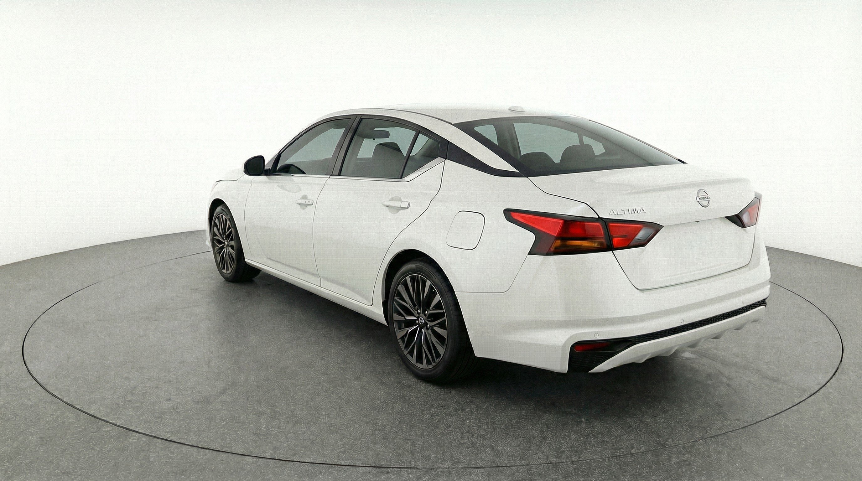 Used 2025 Nissan Altima 2.5 SV image 6