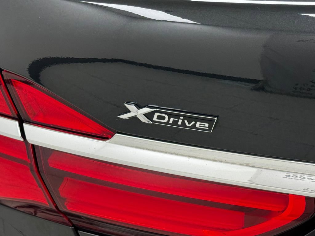 Used 2018 BMW 750i xDrive image 38