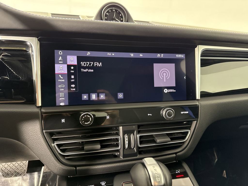Certified 2024 Porsche Macan Turbo image 28