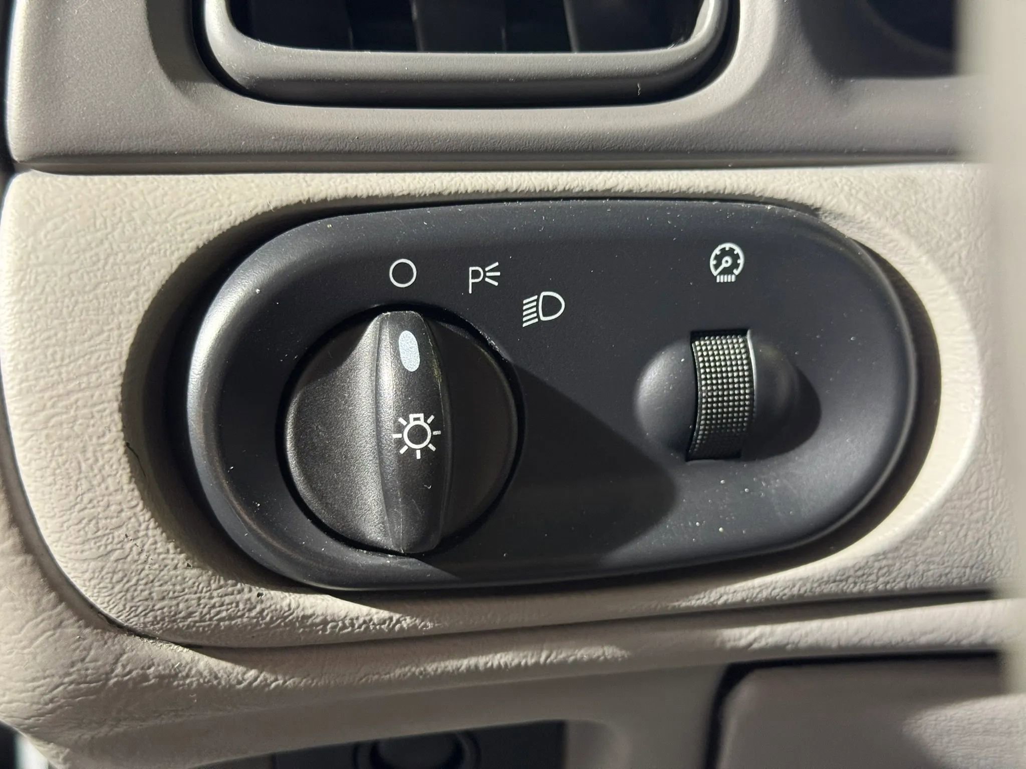 Used 2007 Ford Taurus SE FWD image 10