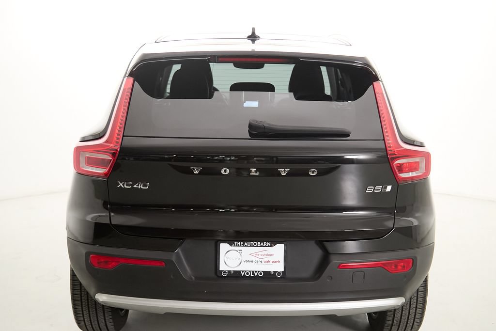 Certified 2023 Volvo XC40 B5 Plus w/ Driver Assist Package AWD/4WD image 8