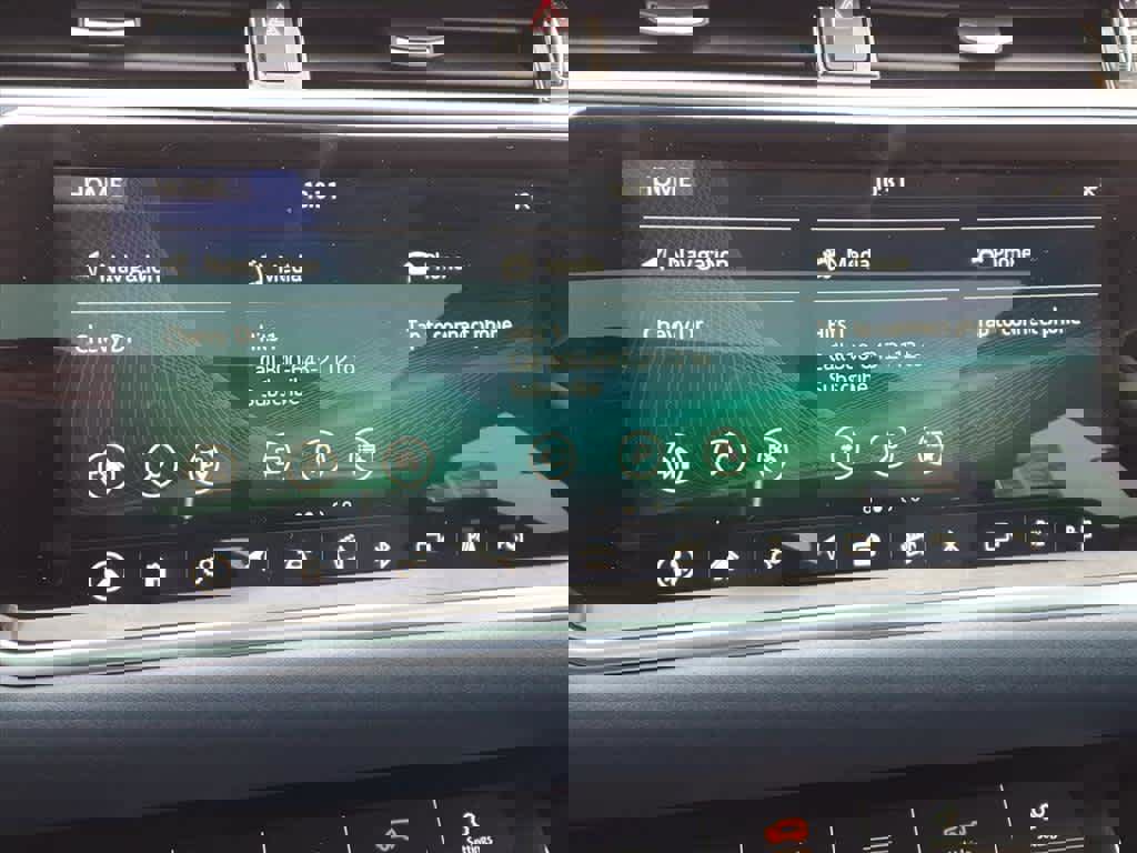 Used 2020 Land Rover Range Rover Evoque SE image 18