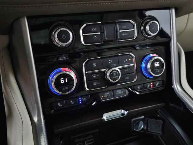 Used 2021 GMC Yukon XL Denali AWD/4WD image 36