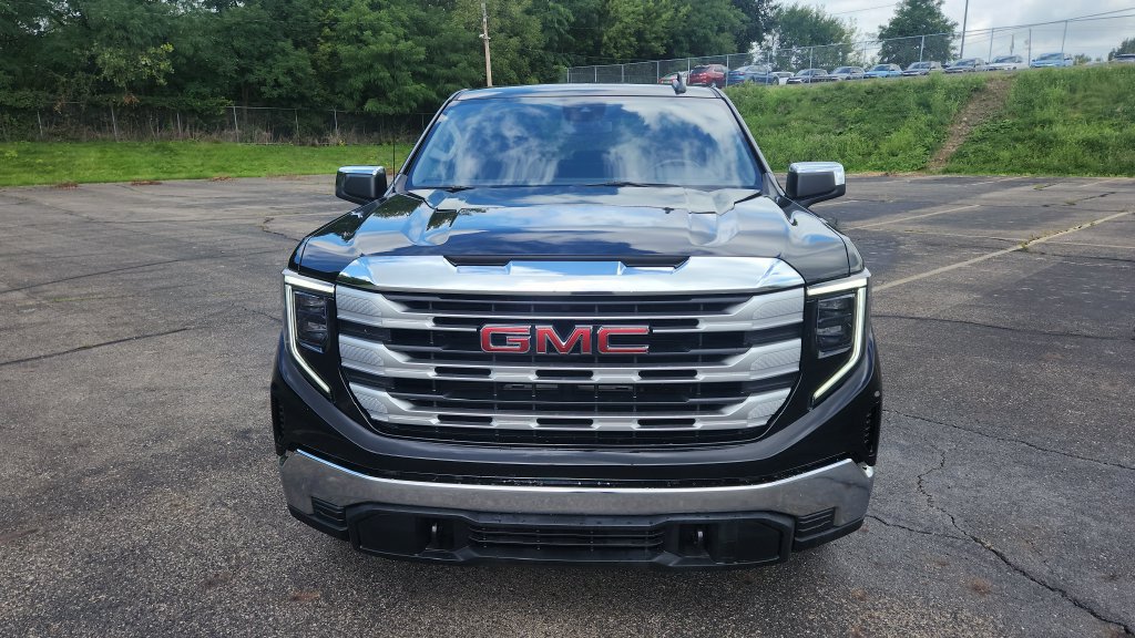 Used 2024 GMC Sierra 1500 SLE AWD/4WD image 4