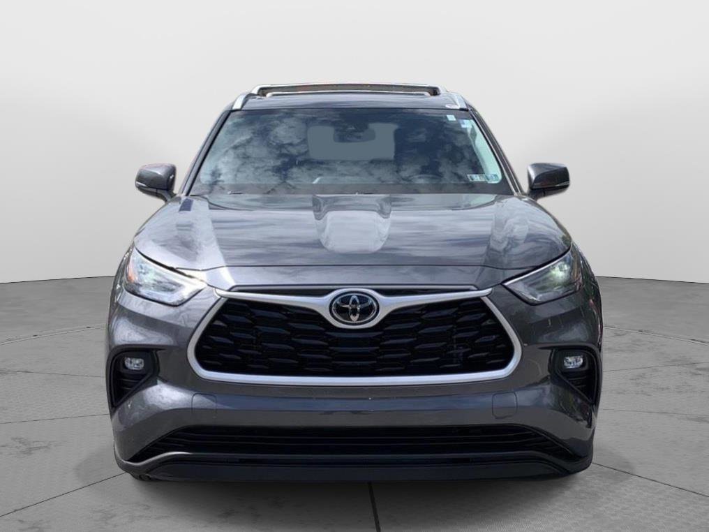 Used 2022 Toyota Highlander XLE AWD/4WD image 8